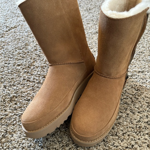 UGG Women's Classic Zip - Picture 2 of 13
